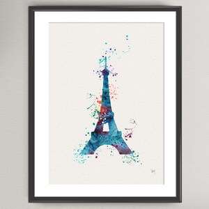Puede incluir: Una pintura de acuarela de la Torre Eiffel en tonos de azul, verde y morado. La torre est&aacute; silueteada sobre un fondo blanco con salpicaduras de color.