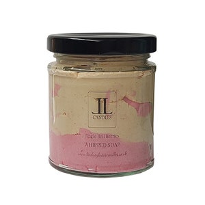 Savon fouetté parfum fruité de Noël, Baies Jingle Bell - Bouteille en verre réutilisable de 200 g de mousse pour le bain et de beurre - Senteur banane