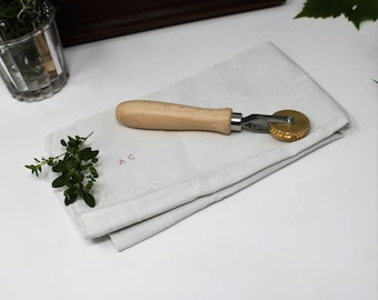 Pastry Wheel Ravioli Sealer Pasta Cutting Tool Italian Pasta Making Pastry Crimper Pastry Wheel Gift For Cooks Foodie Kitchen Gifts