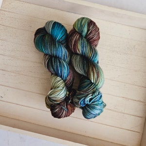 Whispering Pines - Soft Sport | Speckled Hand Dyed Sock Yarn | Sport weight superwash extrafine merino yarn Y010