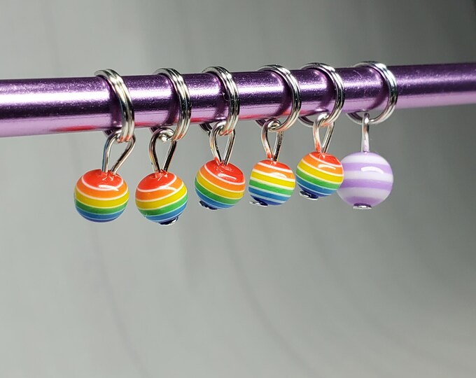 Rainbow Pride Bead Knitting Stitch Marker set of 6 (up to US 10 - 6.0mm knitting needles) in  clear round container - Support LGBTQ   SM20