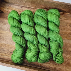 British Racing Green - DK 100% Superwash Yarn |  Tonal Semi-Solid Hand Dyed Yarn | DK Light Worsted weight superwash merino wool yarn Y005T