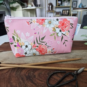 Coral Floral Gingham Small Clutch Style Knitting Crochet Project Bag, small zipper bag, travel cosmetic makeup bag NPL27
