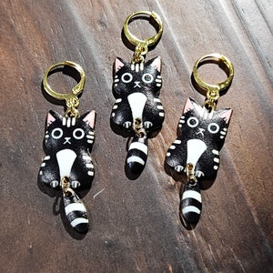 Black/White Cat w/ Dangly Tail (single) Stitch Marker Progress Keeper with Gold Lever Back Finding - knitting crochet single earing PK152