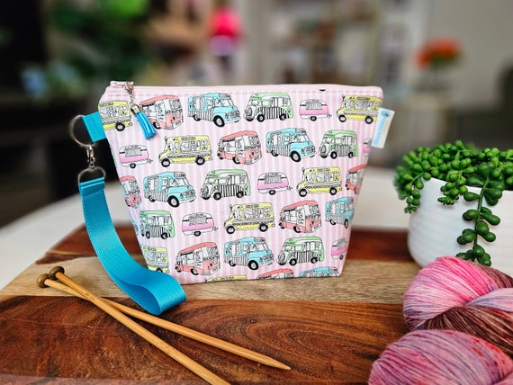 Petite pochette au tricot sale