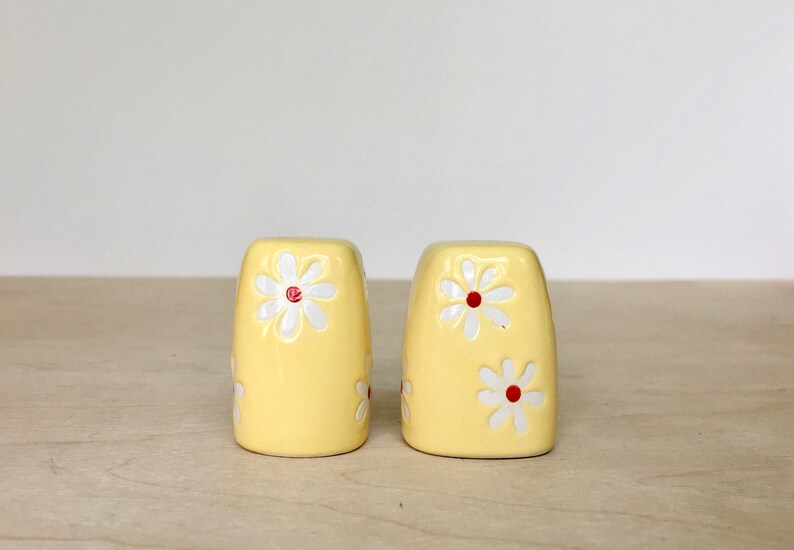 Vintage Retro Yellow White Red Flower Salt Pepper Shakers
