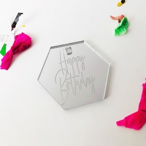 Happy Birthday Acryl Holz Geschenkanhänger, Spiegel Acryl Geschenkanhänger, graviertes Holz Geschenk, Geschenkidee Perspex Geschenkidee