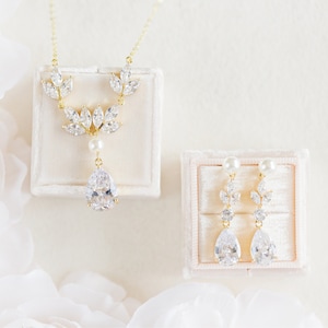 Pearl Wedding Jewelry Silver Pearl Bridal Jewelry Set, Pearl Drop Earrings, Pearl Necklace, Pearl Jewelry, Pearl Wedding Set, Savannah