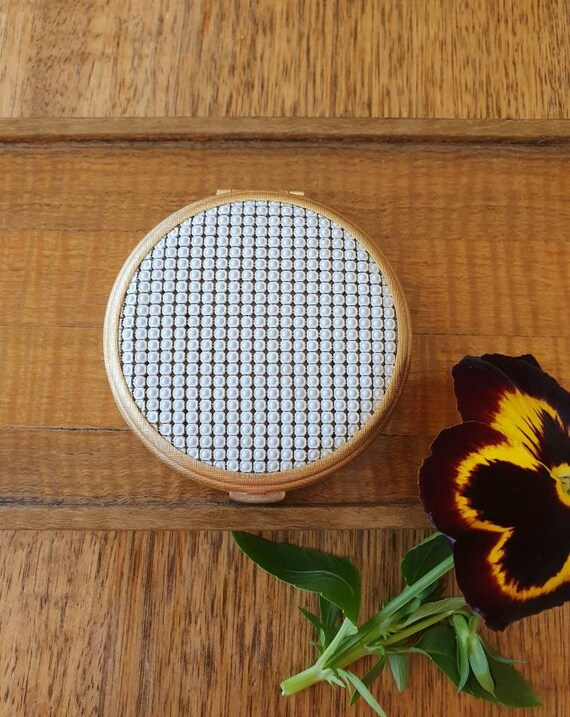 Lucky Gold Novelty Powder Compact Made In England by Vanity Fair c1950/'s .