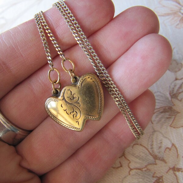 vintage victorien 10ct Or Sterling Silver Heart Locket Collier, Dual Hearts Gravé Photo Pendentif, Vieux Bijoux Cadeaux pour elle