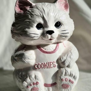 Vintage Kitsch White Cat Cookie Jar: Ceramic Retro Kitchen Storage