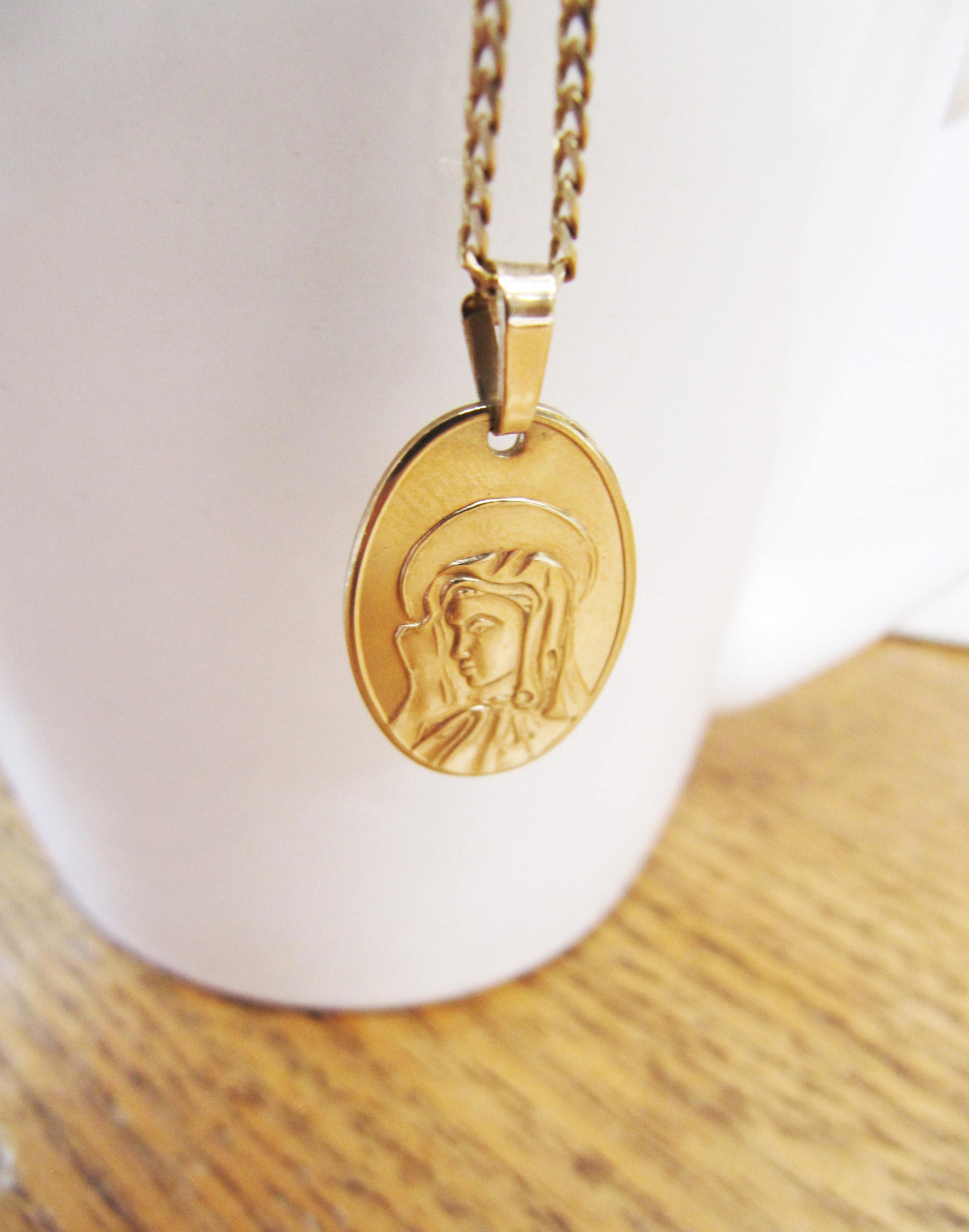 Vintage 9ct Gold Mother Mary Pendant 