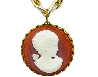 Collana pendente Lady Cameo con catena di perle finte