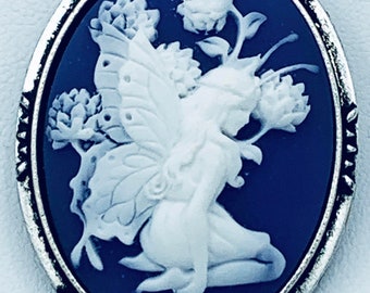 Green and Ivory Fairy Cameo Brooch Resin Goldtone Frame