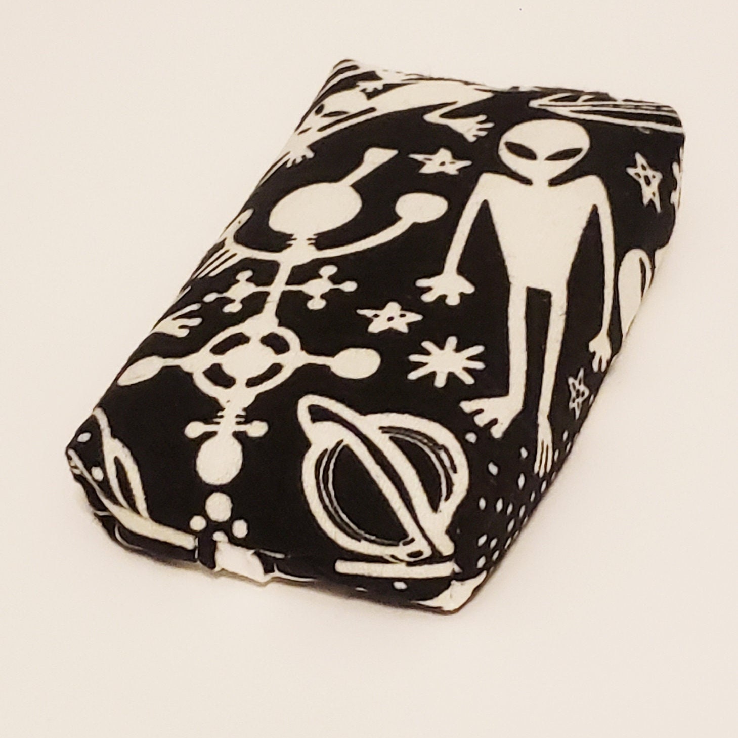 Alien Tissue Pouch - Travel Tissue Pouch - Tissue Keyring Pouch ...