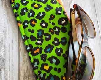 Estuche de polar con estampado de leopardo verde para gafas de sol - Estuche blando para gafas
