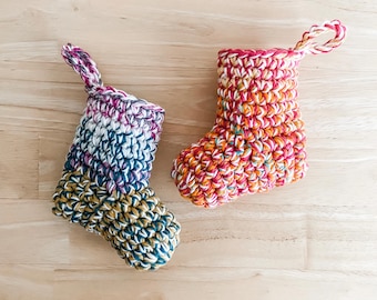 Destash crochet pattern for full size Christmas stocking and mini stocking ornament – Easy Holiday Design (PDF Download)