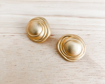 Set of 2 decorative buttons - Gold color plastic buttons - upcycled buttons - buttons for crochet or knitting projects - shank buttons