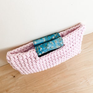 Easy crochet clutch pattern Chunky crochet handbag pattern Statement bag Fall bag crochet pattern The Chelsea Clutch image 9