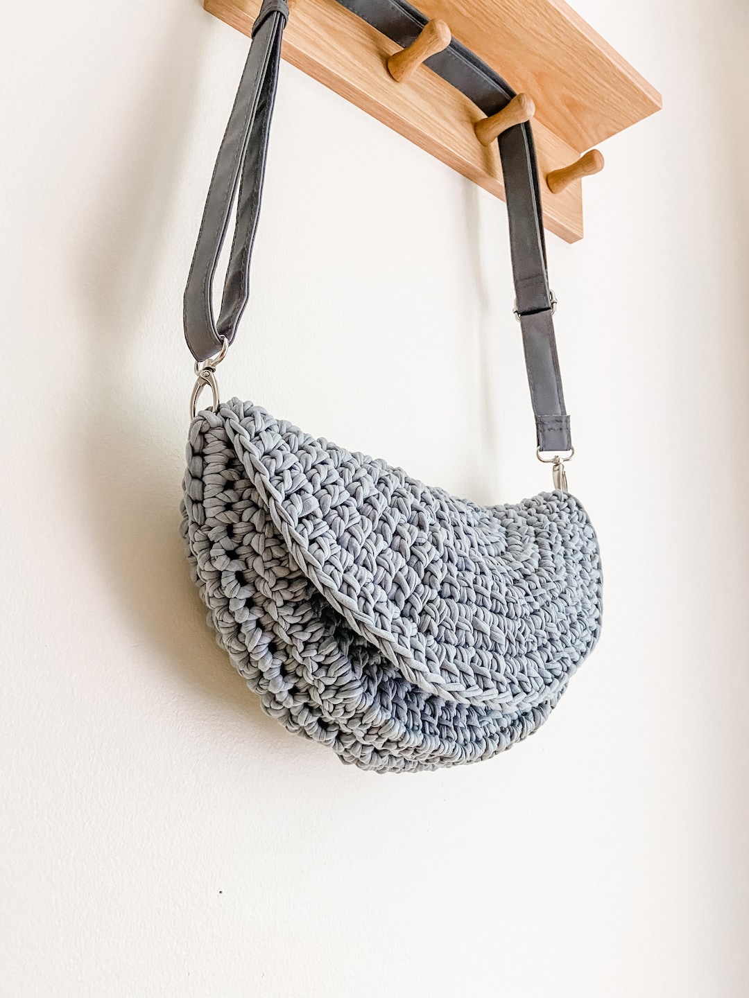 Chunky Crochet Crossbody Saddle Bag Pattern - Sling Bag - T