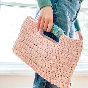 Easy crochet clutch pattern Chunky crochet handbag pattern Statement bag Fall bag crochet pattern The Chelsea Clutch image 10