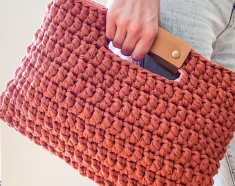 Easy crochet clutch pattern - Chunky crochet handbag pattern - Statement bag - Fall bag crochet pattern - The Chelsea Clutch