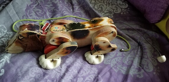 snoopy sniffer pull toy