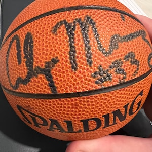 Alonzo Mourning signed mini basketball