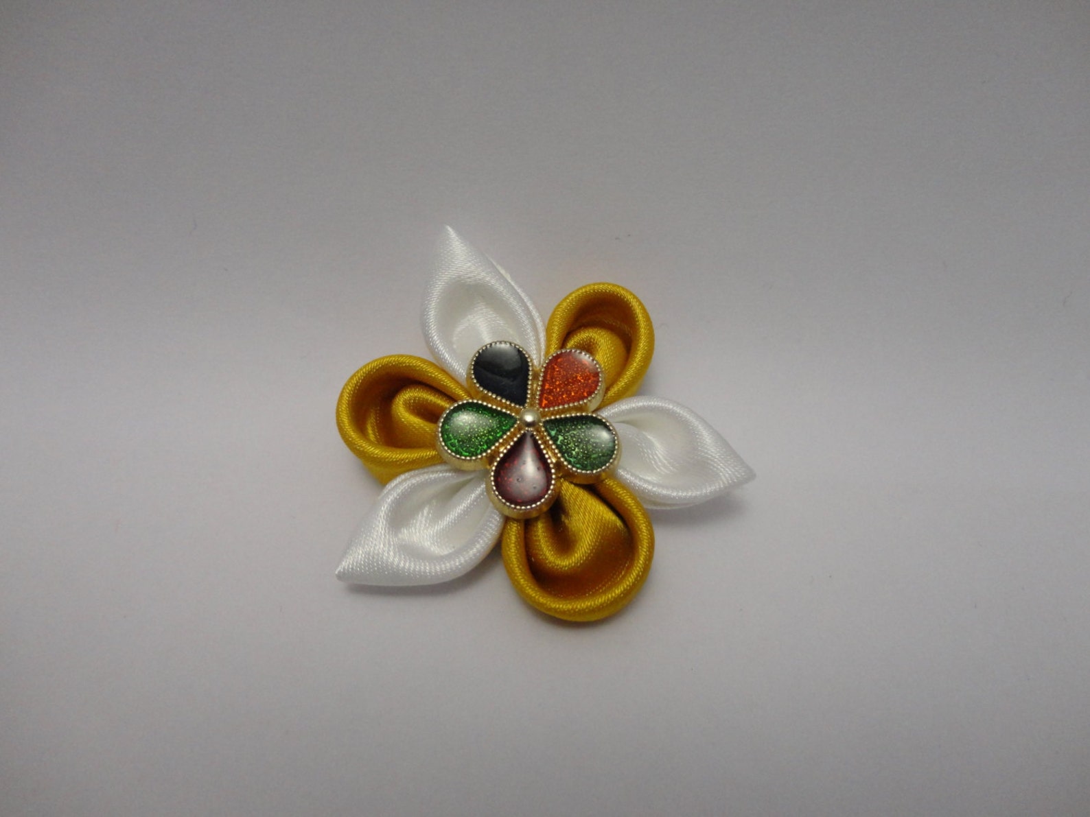 JSGHGDF Portachiavi a forma di fiore all'uncinetto, realizzato a mano, con ciondolo a forma di fiore, con perle, per chiave e, Viola, Etichettalia unica