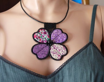 4-leaf clover necklace in patchwork Japanese fabrics and liberty fabric, handmade fabric necklace, embroidered necklace