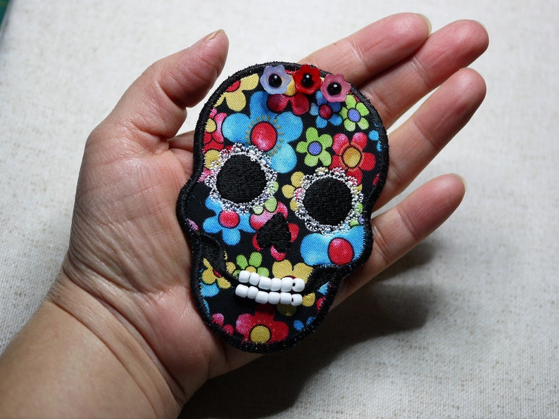 Skull brooch in multicolored fabric, handmade fabric brooch, floral skull brooch image 1