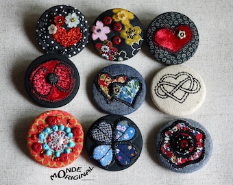 Brooch embroidered in fabric of your choice, craft brooch in fabric, textile brooch