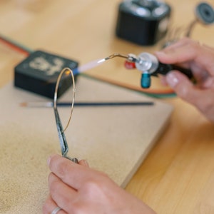 Laurel making a bangle