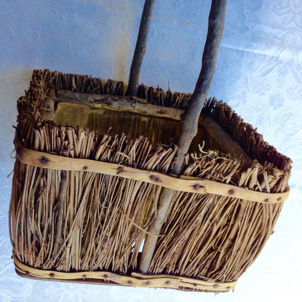Rare Folk Rush Country Hand Made Twig Thatch Flower Plant Basket Holder