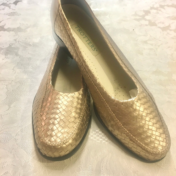 Vintage 9.5 Trotters Genuine Leather Weave Comfort Gold Flat Loafers