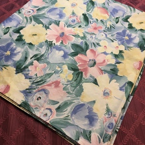 Designer Waverly Heavy Fabric 51 x 90&quot; Impressionist Style GreenPink Blue Floral Tablecloth & 3 Napkins