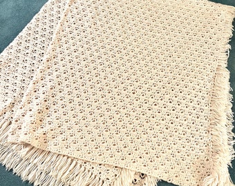 Cozy New 80 x 90" Shell Pattern Heavy Hand Made Crochet Cream Ivory Cream Fringed Throw Blanket Afghan Bedspread