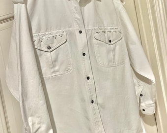 Vintage Size L - XL Western Victorian White Denim Long Sleeve Lace Pocket Pewter Button Cotton Shirt with Pockets