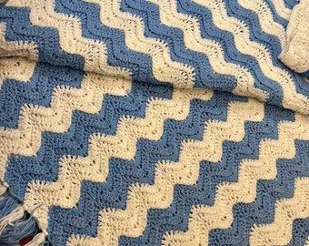 Lush New Lg 100 x 68" Chevron Heavy Hand Made Crochet Blue White Fringed Throw Blanket Afghan Bedspread