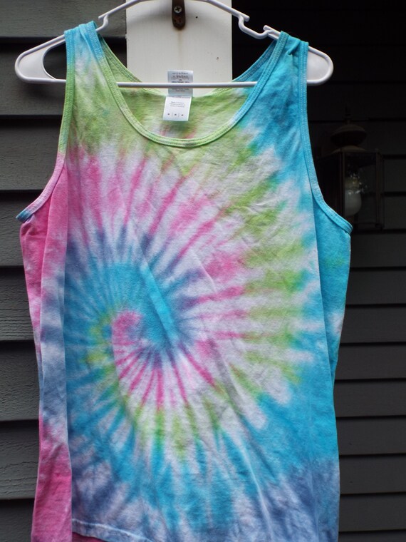 blue spiral tank top size XS : 4-5 unisex sizes Blue and white tie dye kids tank top