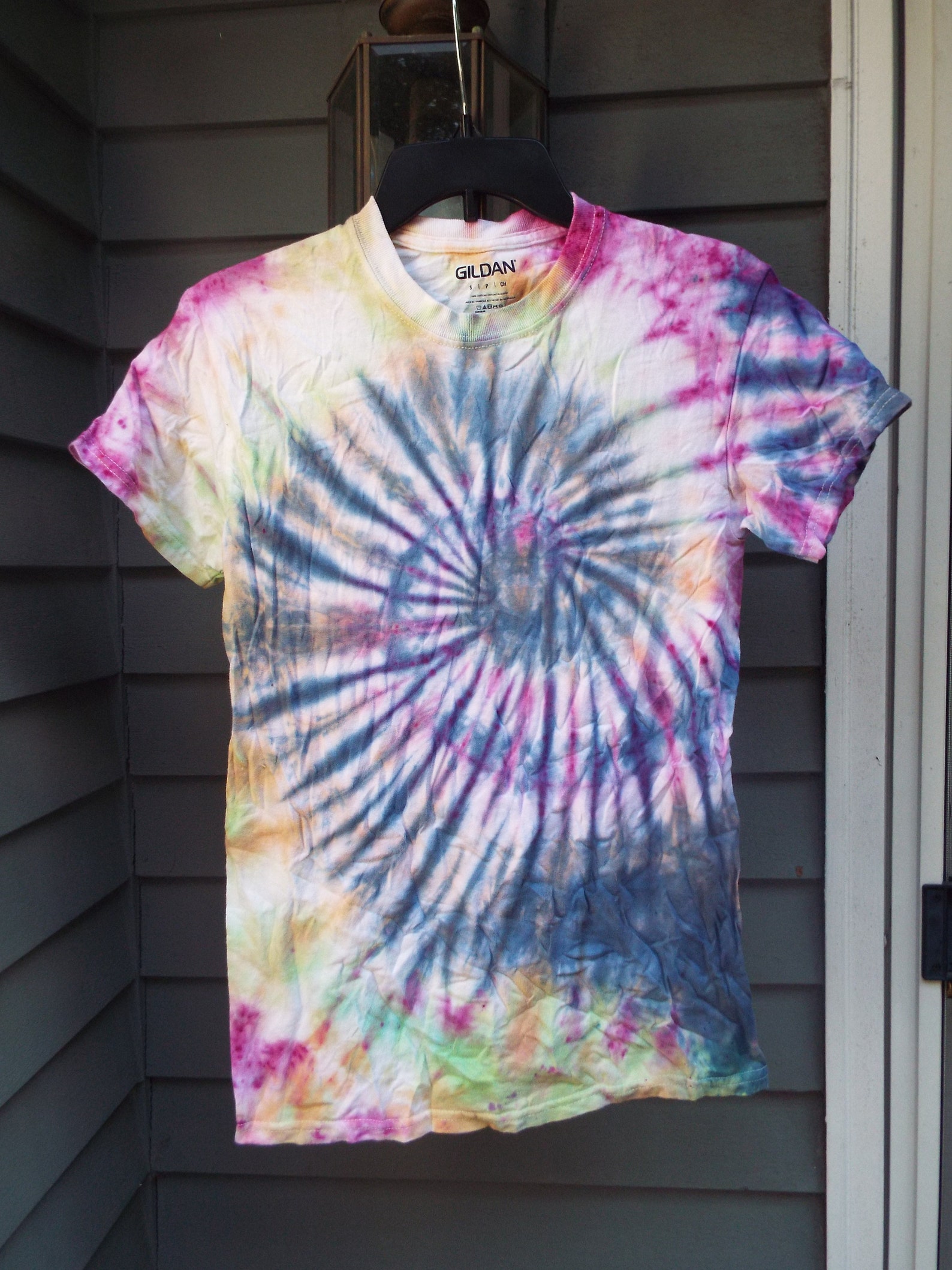 swirl tie dye shirt