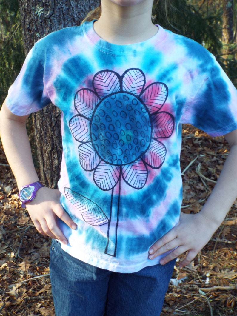 how to make a tie dye flower shirt