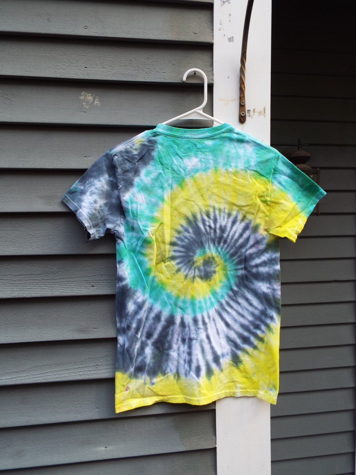 how to make a swirl tie dye shirt