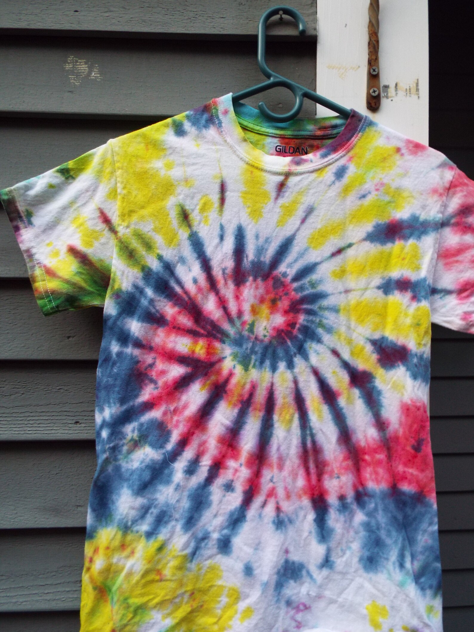 swirl tie dye shirt