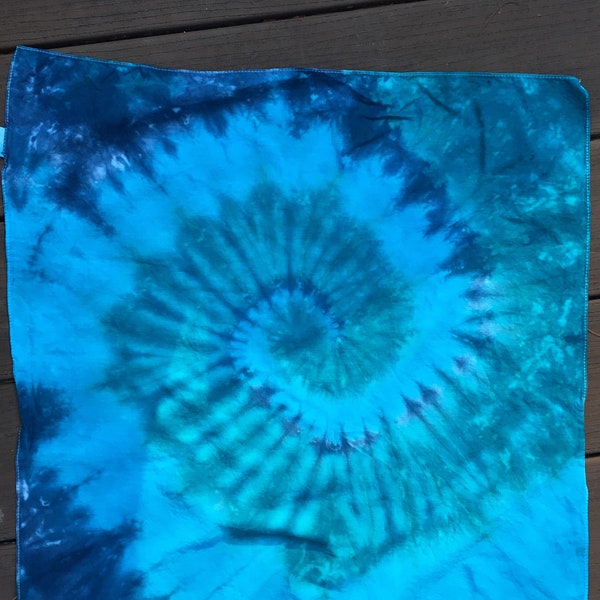 Blue Bandana, Tie Dye Bandana w Blue Spiral Pattern, Hippie Bandana, Hair scarf, Hair Accessories, Do Rag, Napkin, head wrap, hair wrap boho