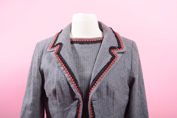 1960’s grey wool suit with accent ribbon - image 2