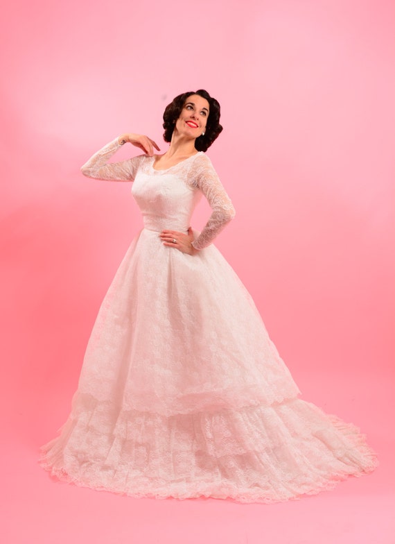 1950's lace wedding dress • 1960's wedding • Vinta