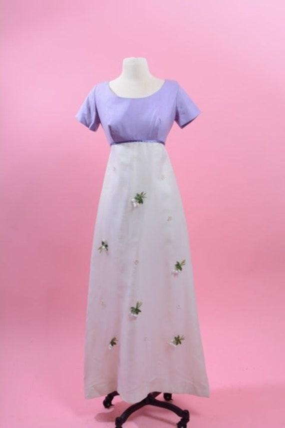 Adorable 1960s dress with 3d flowers