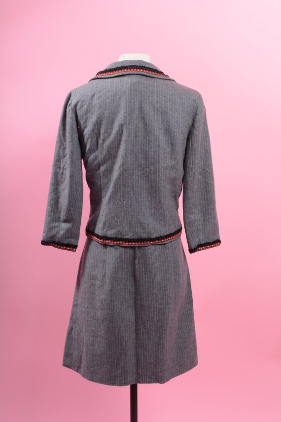 1960’s grey wool suit with accent ribbon - image 5