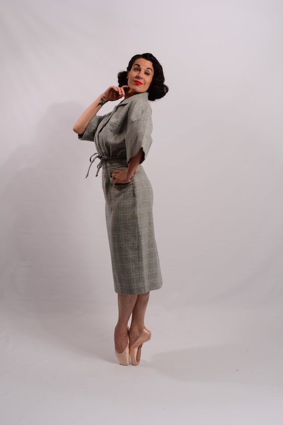 1950's Grey Plaid Skirted Suit with Drawstring Ja… - image 4